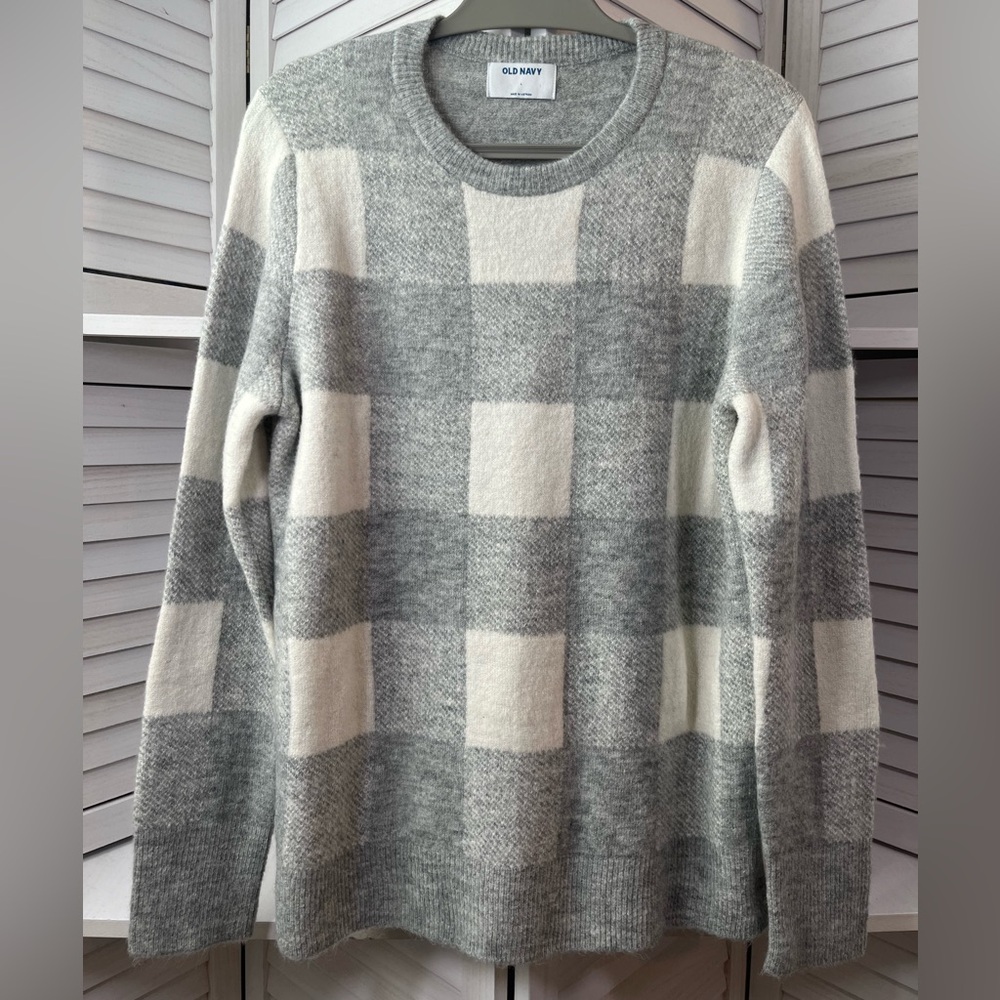 NWOT OLD NAVY SWEATER